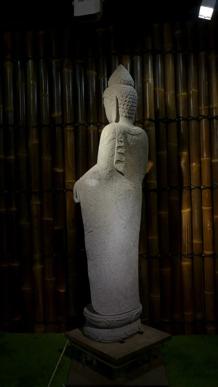  Product image 6 of the product “Standing Buddha with floral carving, Abudaya position. 43 x 39 x 175cm. Natural stone (river stone), stonemasonry ”